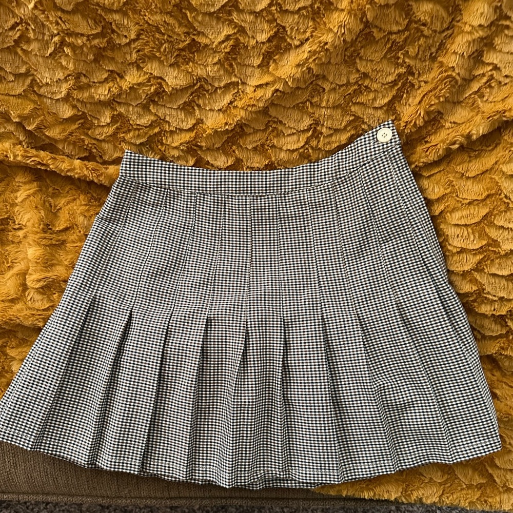 Urban Outfitters M pleated skirt